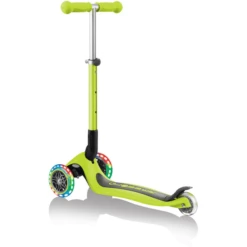 GLOBBER Junior Opvouwbare Light S Met Verlichte Wielen En Rugzak, Groen -Buitenspeelgoed Winkel globber junior opvouwbare light s met verlichte wielen en rugzak groen a310765 1
